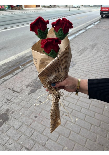 Örgü Kırmızı 3'lü Gül Buketi,kırmızı Gül,el Yapımı Çiçek Buketi,anneye,sevgiliye,öğretmene Hediye