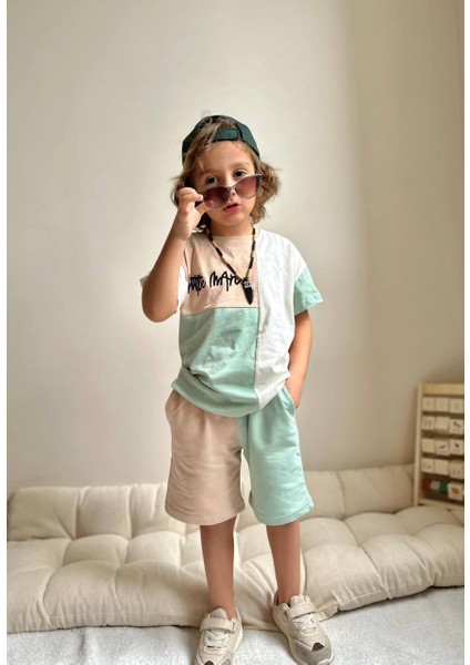 Erkek Çocuk Blok Renkli Yazı Baskılı Şortlu Takım modelleri