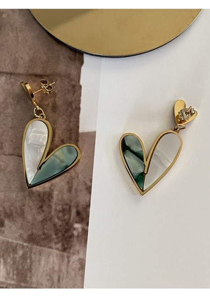Yeşil ve Sedef Kalp Çelik Kararmaz Gold Kaplama Küpe Çifti