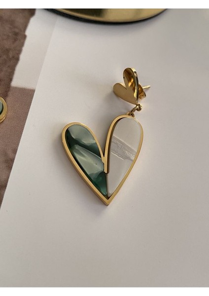 Yeşil ve Sedef Kalp Çelik Kararmaz Gold Kaplama Küpe Çifti fiyatları