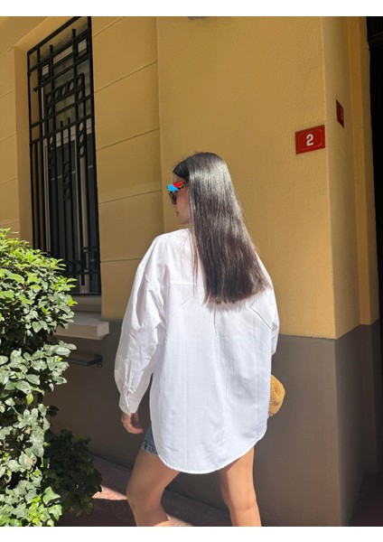 Beyaz Geniş Kesim Basic Gömlek 27202