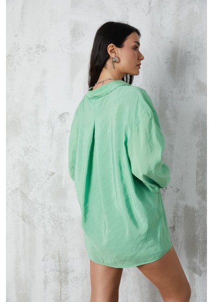 Yeşil Düşük Omuzlu Cep Detaylı Oversize Gömlek 27090 fırsatları