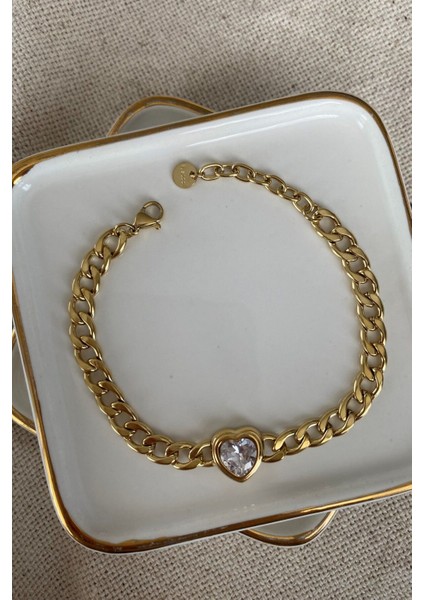 Ince Zincirde Kalp Ortası Taşlı Çelik Bileklik