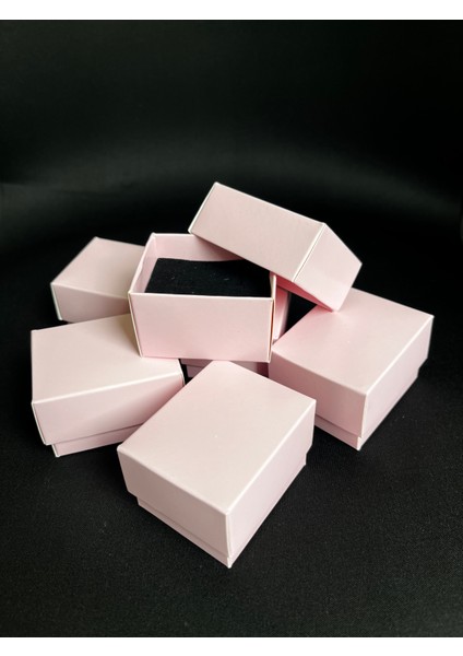 Pembe Renk Süngerli Yüzük Kutusu 5,5x4,5x3,5cm - 15 Adet Yapılı Kutu olarak Sevk