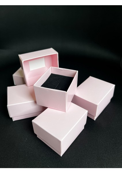 Pembe Renk Süngerli Yüzük Kutusu 5,5x4,5x3,5cm - 15 Adet Yapılı Kutu olarak Sevk