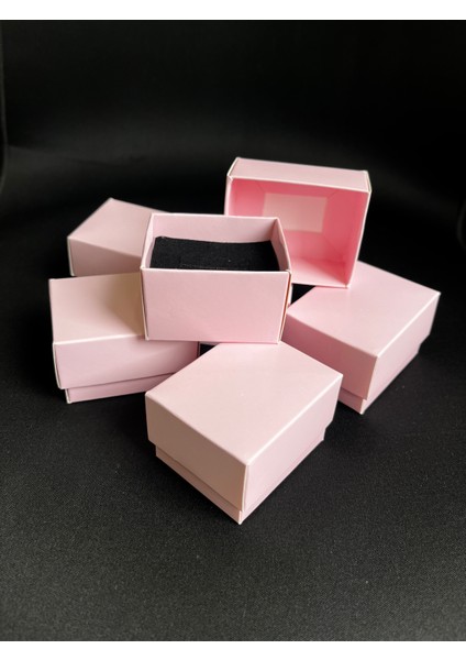 Pembe Renk Süngerli Yüzük Kutusu 5,5x4,5x3,5cm - 15 Adet Yapılı Kutu olarak Sevk