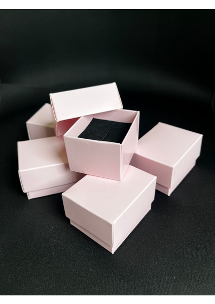 Pembe Renk Süngerli Yüzük Kutusu 5,5x4,5x3,5cm - 15 Adet Yapılı Kutu olarak Sevk