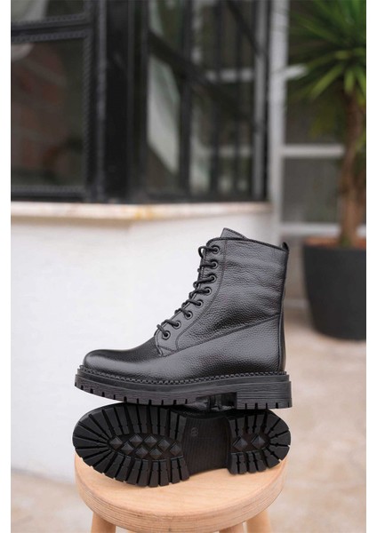 Nicole Bağcıklı Hakiki Deri Kadın Postal Siyah modelleri