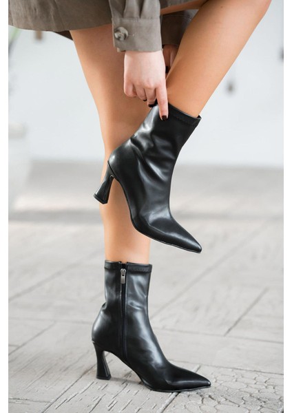 Bilson Sivri Uçlu Kadın Deri Bot Siyah fiyatları