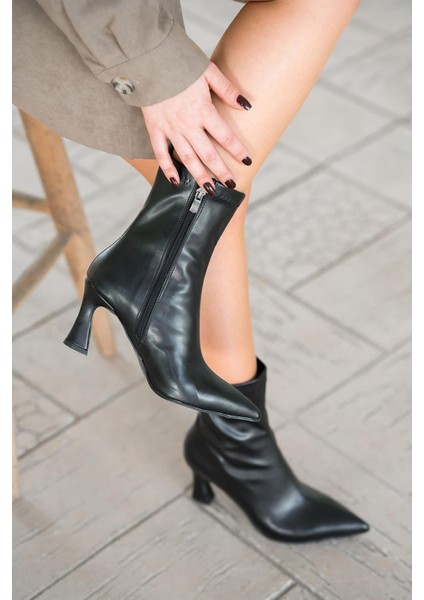 Bilson Sivri Uçlu Kadın Deri Bot Siyah fırsatları