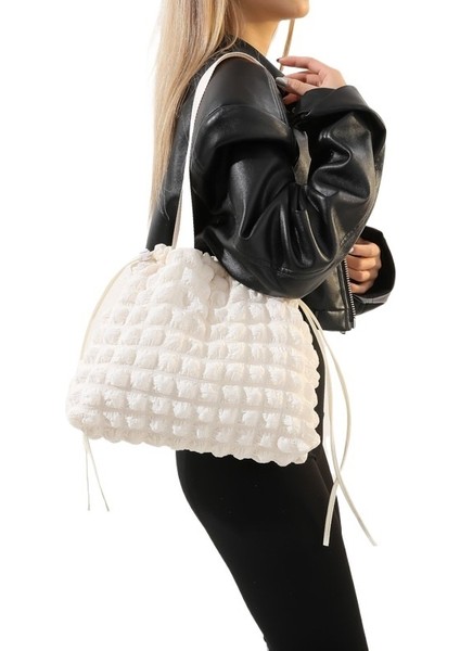 Şık ve Çok Yönlü Tek Omuzlu Pilili Bulut Kova Çantası (Yurt Dışından)