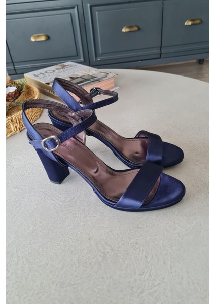 024 11 Topukla Kadın Tek Bantlı Saten 8 cm Kalın Topuklu Abiye Ayakkabı modelleri