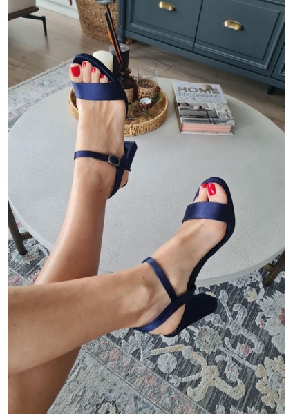 024 11 Topukla Kadın Tek Bantlı Saten 8 cm Kalın Topuklu Abiye Ayakkabı fırsatları