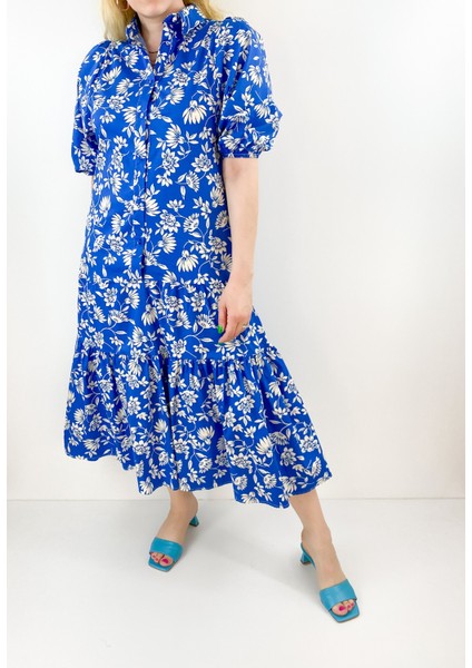 Mavi Üstü Beyaz Çiçek Desenli Elbise fiyatları