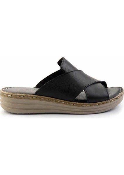 Siyah Hakiki Deri Kadın Terlik K04281030203