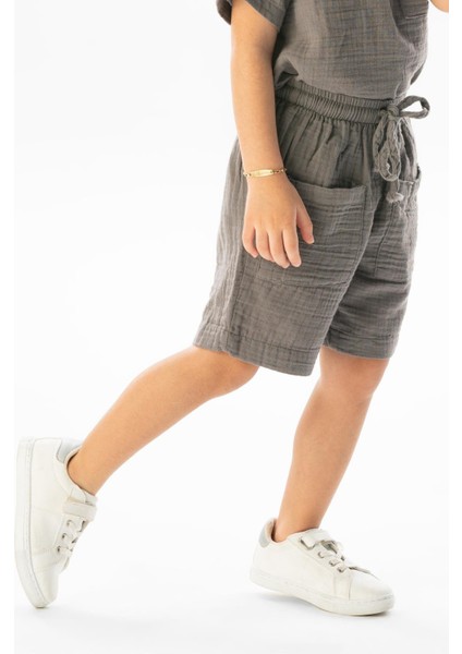 Batı Cep Detaylı Yazlık Müslin Kız Çocuk Şort Gri Gri fırsatları