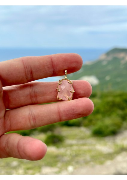 Doğaltaş Kafes Pembe Kuvars Taşı Kolye