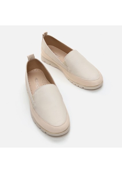 01AYH283870A330  Deri Naturel Kadın Loafer