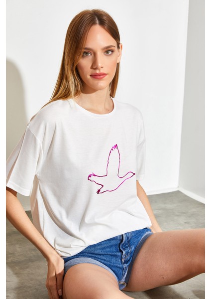 Kadın Kuş Işlemeli Basic Tshirt fırsatları