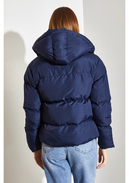 Kadın Kapüşonlu Şişme Mont modelleri