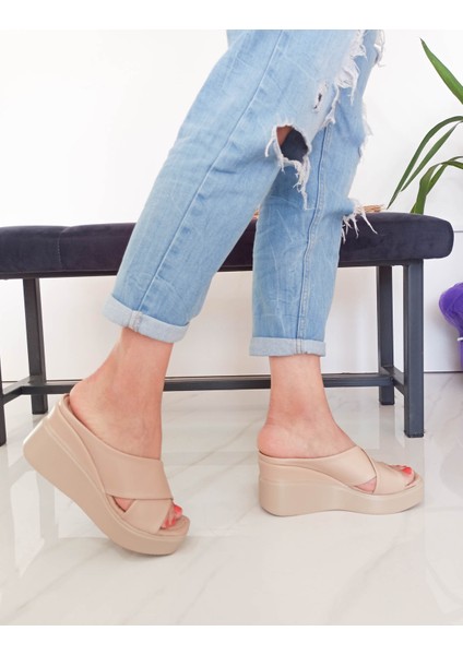 Nut Renk Rahat Dolgu Topuk Çapraz Bantlı Kadın Terlik