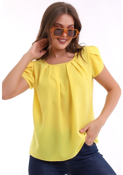 Yuvarlak Pileli Yakalı Kol Detaylı Rahat Kesim Kısa Kol Şık ve Cool Bluz