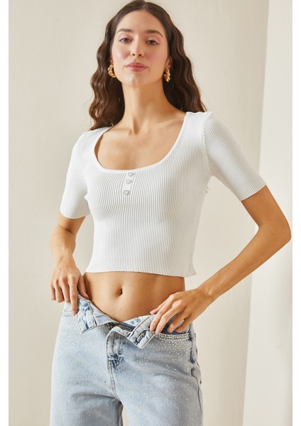 Beyaz Kare Yaka Triko Bluz 5YXK2-48499-01 indirimleri