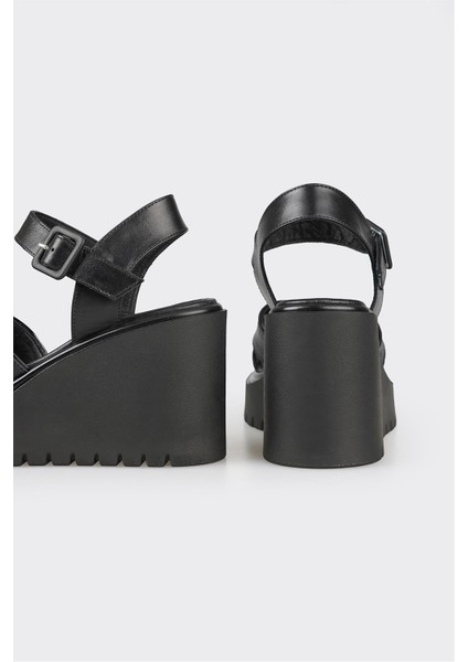 Siyah Deri Kadın Dolgu Topuk Sandalet fırsatları