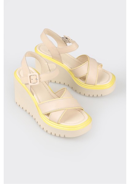 Ekru Deri Kadın Dolgu Topuk Sandalet fiyatları