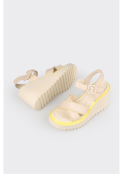 Ekru Deri Kadın Dolgu Topuk Sandalet modelleri