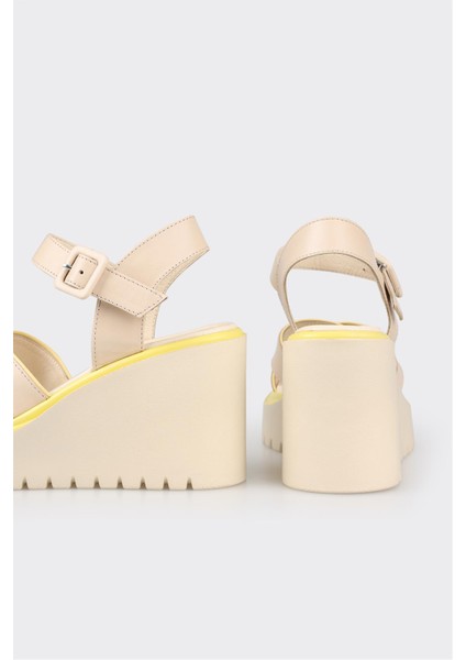 Ekru Deri Kadın Dolgu Topuk Sandalet fırsatları