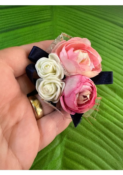 7x7 cm Pembe Güllü Tasarım Kabartma Iğneli Broş