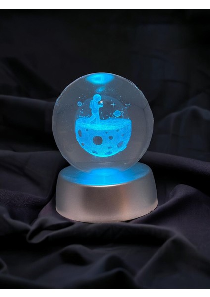 Astronot Aya Adım Atıyor Gezegen Temalı Renk Değiştiren Kristal Işıklı 3D LED Işıklı Cam Küre
