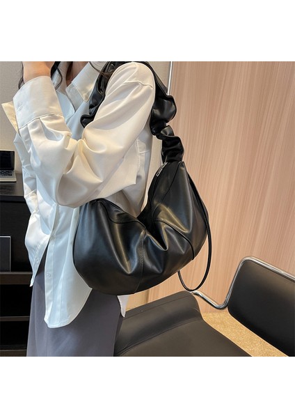 Kadınlar Için Büyük Kapasiteli Çanta 2024 Yeni Kişilik Moda Rahat Yabancı Stil Koltuk Altı Çantası Kore Versiyonu Çok Yönlü Ins Omuz Çantası (Yurt Dışından) indirimleri