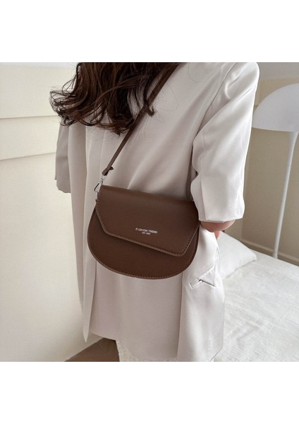 2024 Eyer Çanta Bahar Tarzı Kadın Çok Yönlü Crossbody Çanta Üniversite Öğrencisi Basit Moda Trendi Batı Tarzı Omuz Çantası (Yurt Dışından) modelleri