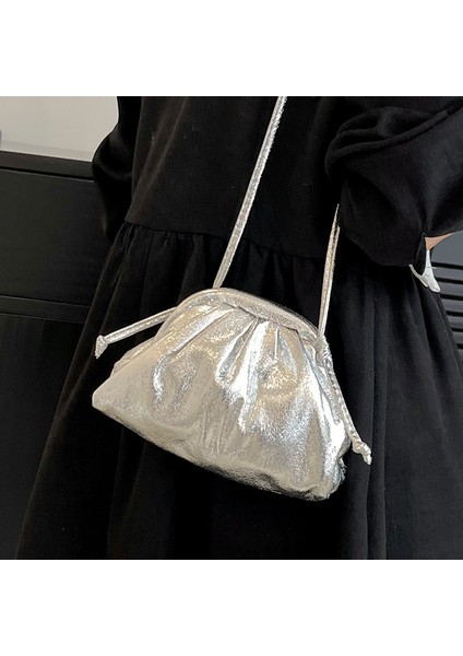 Niş Tasarım Çanta Kadın Yeni 2024 Üst Düzey Moda Pilili Omuz Çantası Yaz Popüler Çapraz Vücut Çantası (Yurt Dışından) fırsatları