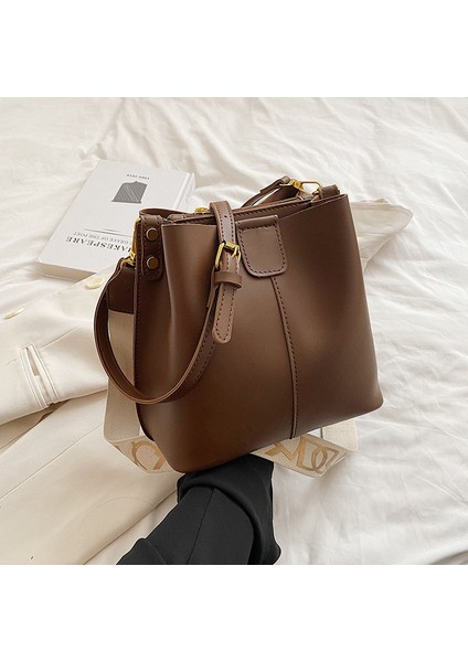 Kadınlar Için Bu Yılın Popüler Yabancı Tarzı Küçük Çantalar 2024 Yeni Kişilik Ins Omuz Çantası Moda Doku Crossbody Kova Çantası (Yurt Dışından) fırsatları