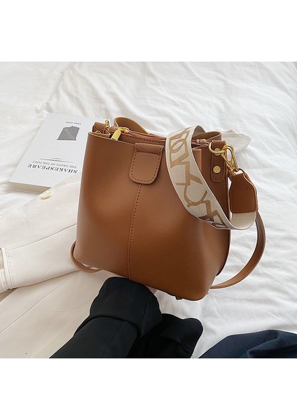 Kadınlar Için Bu Yılın Popüler Yabancı Tarzı Küçük Çantalar 2024 Yeni Kişilik Ins Omuz Çantası Moda Doku Crossbody Kova Çantası (Yurt Dışından) modelleri