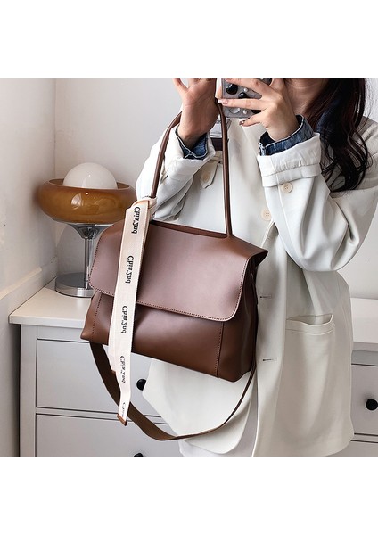 Kadınlar Için Sınır Ötesi Popüler Stil Çantalar 2024 Yeni Moda ve Çok Yönlü Kore Tarzı Basit Koltuk Altı Çantası Niş Taşınabilir Omuz Çantası (Yurt Dışından) modelleri