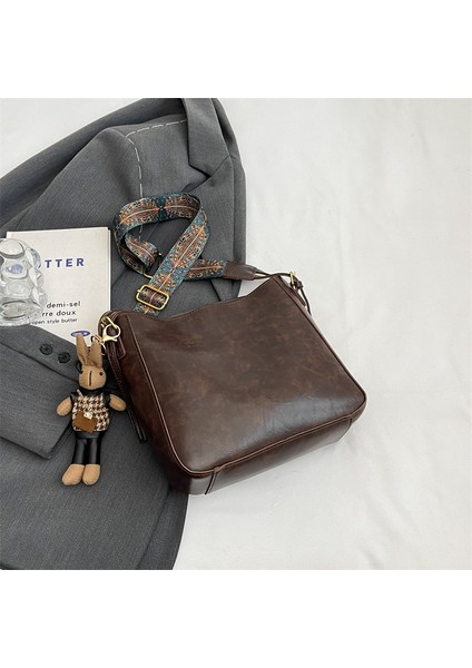 2024 Yeni Çanta Düz Renk Büyük Kapasiteli Retro Tek Omuz Crossbody El Geniş Omuz Askısı High-End Internet Ünlü (Yurt Dışından)