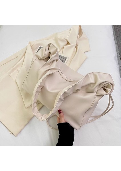 Niş Tasarım Tek Omuz Çapraz Vücut Pilili Koltuk Altı Kız Sıcak Kız Çantası 2023 Ilkbahar ve Yaz Yeni Üst Düzey Kadın Çantası (Yurt Dışından)