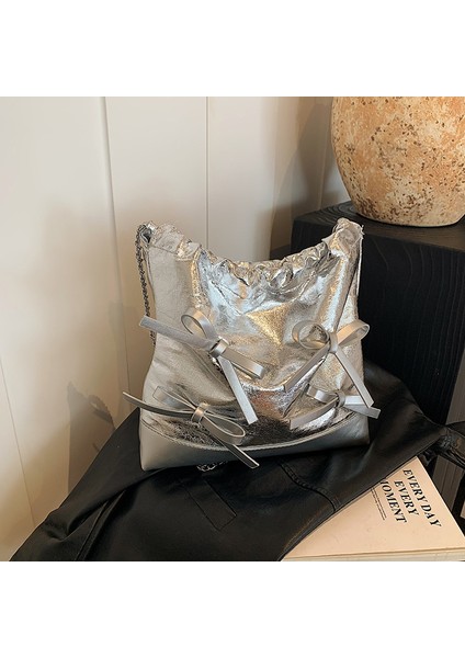 Kızlar Için Omuz Çantası, Üst Düzey Niş Koltuk Altı Çantası 2024 Yeni Stil Fiyonklu Kova Çantası, Şık Zincir Sırt Çantası (Yurt Dışından)