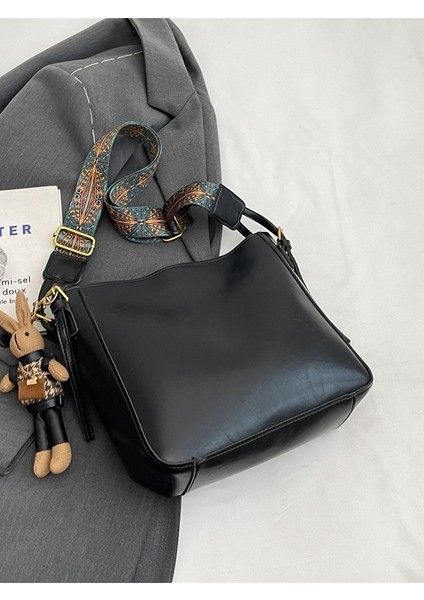 2024 Yeni Çanta Düz Renk Büyük Kapasiteli Retro Tek Omuz Crossbody El Geniş Omuz Askısı High-End Internet Ünlü (Yurt Dışından)