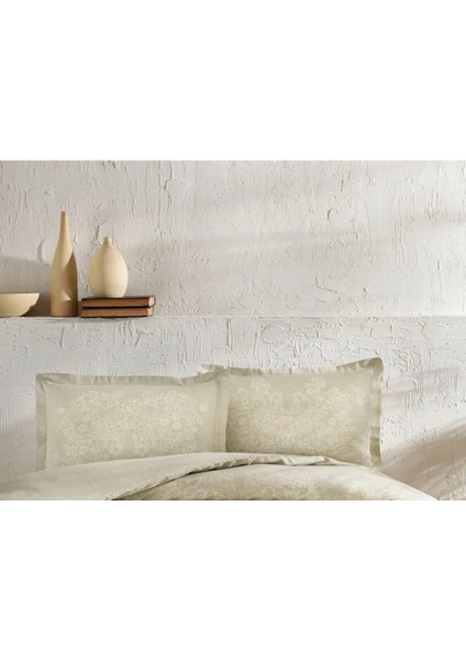 Herta Bej Saten Model Volanlı Kenar Yastık Kılıfı
