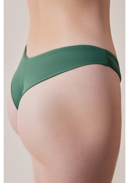 Yeşil Bikini Altı
