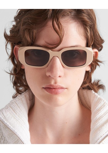 17W VYJ-6X1 49-20 Kadın Güneş Gözlüğü – Bej Asetat Çerçeveli, UV400 Mat Kahverengi Cam modelleri