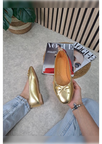 Günlük Kadın Babet Oval Burunlu Fiyonklu Krokodil Rahat Kalıp Tırtıklı Taban Balerin Ayakkabı 112