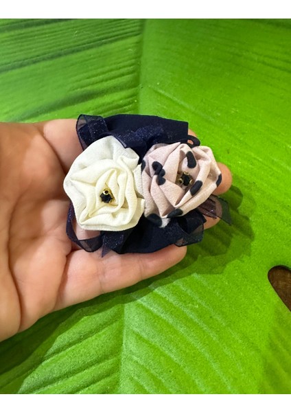 5x5 cm Taşlı Tasarım Çiçek Broş Yaka Iğnesi