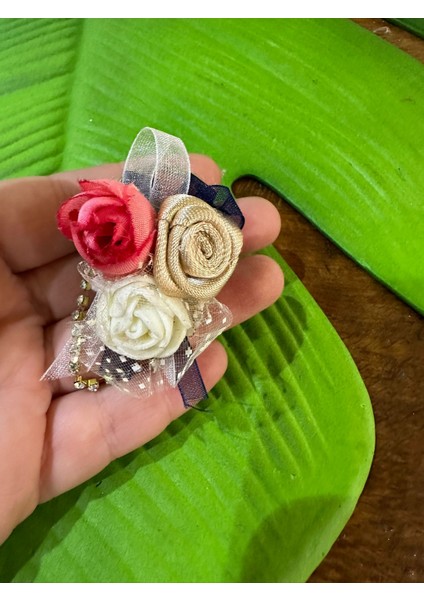 4x4 cm 3 Güllü Iğneli Broş Yaka Iğnesi