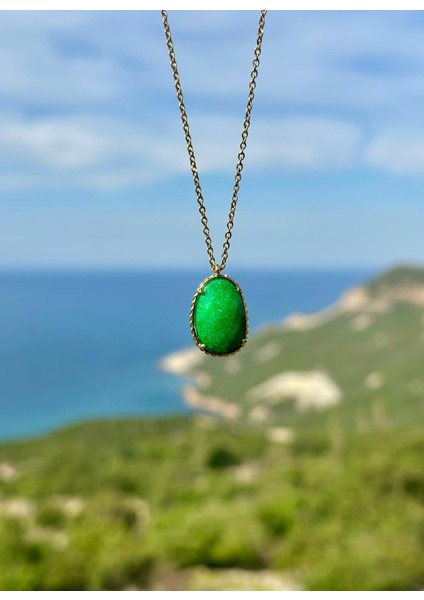 Doğaltaş Işlemeli Yeşim Taşı Kolye